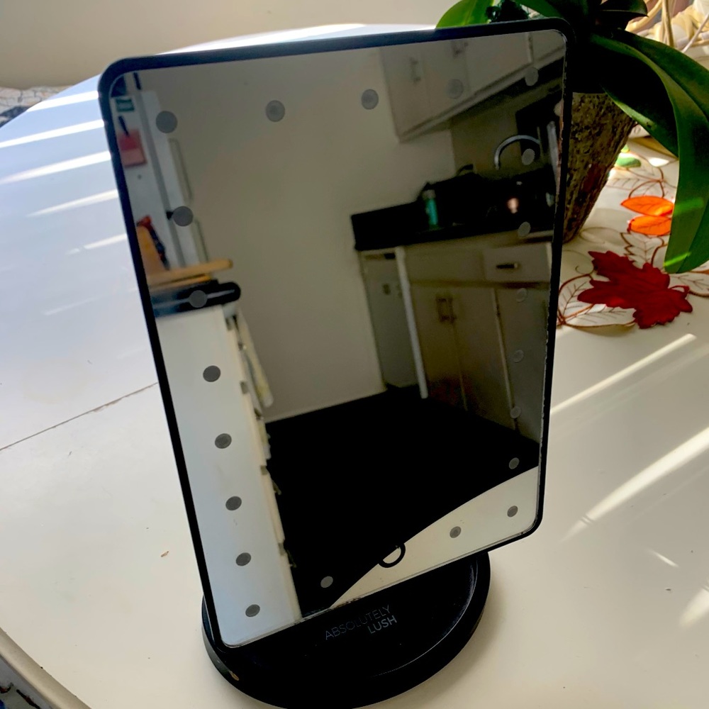 Vanity mirror